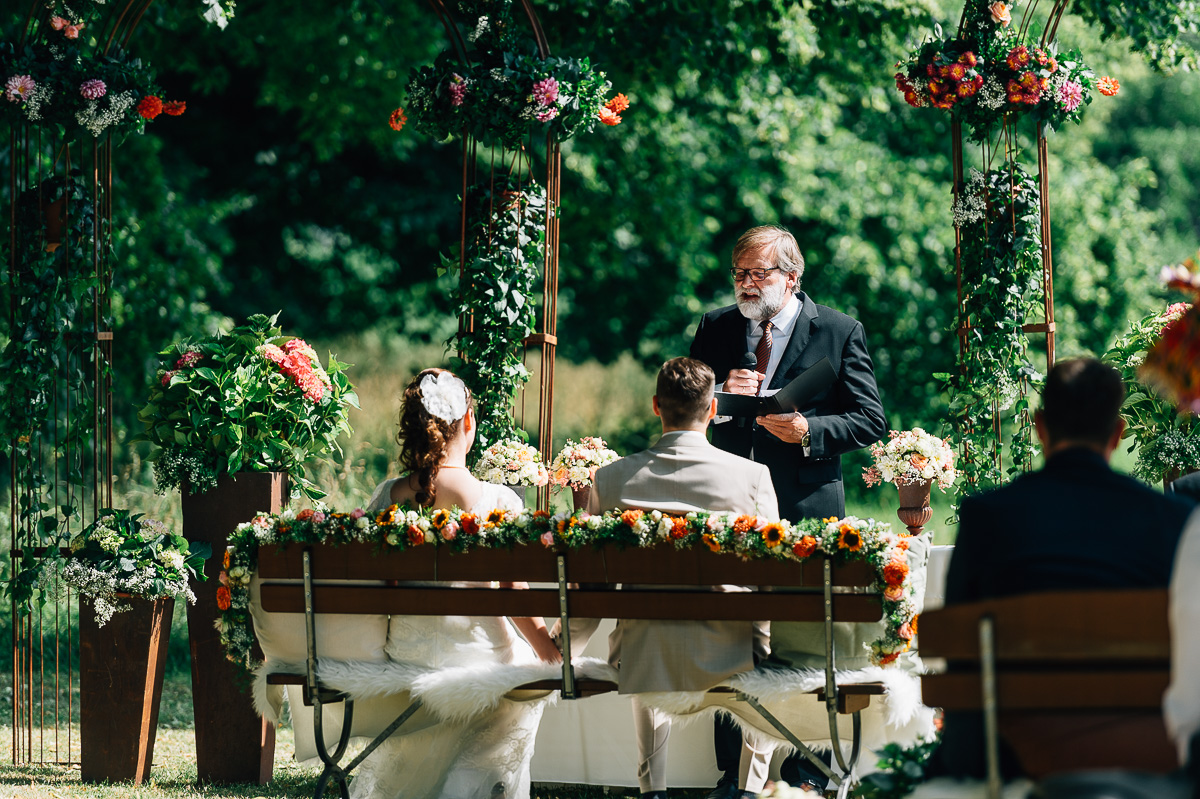 Hochzeit auf dem schönen Weiherhof Wächtersbach hochzeit_jc_weiherhof_waechtersbach_dreieich_hochzeitsfotograf_rhein-main_frankfurt_florian_leist_hochzeitsreportage_hochzeitsjournalismus_0021
